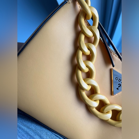 Guess bag! - Picture 2 of 2